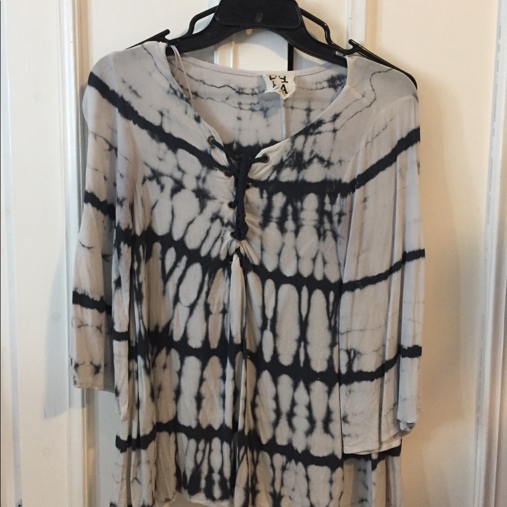 Super cute Flowy blouse